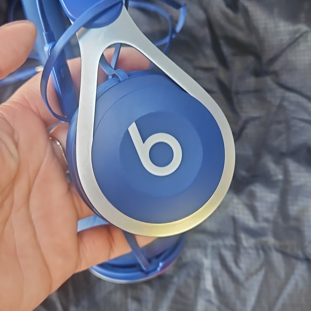 Beats - Picture 3 of 6